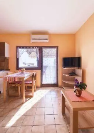 Lovrinovic Apartment *